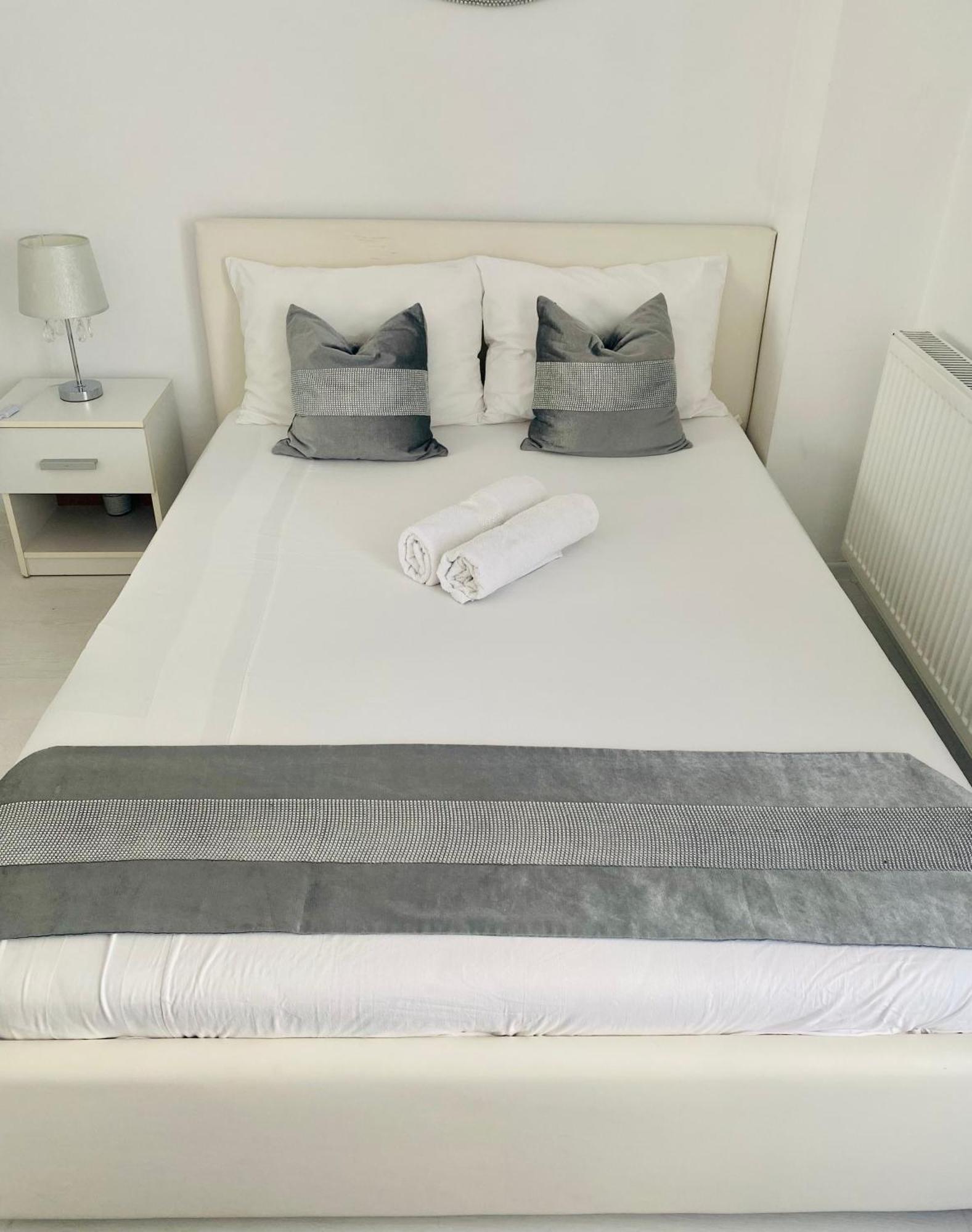 White Luxury Apartment ซีบิว ภายนอก รูปภาพ