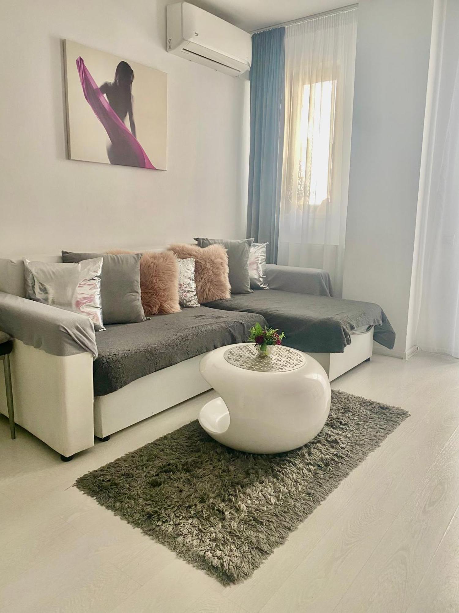 White Luxury Apartment ซีบิว ภายนอก รูปภาพ